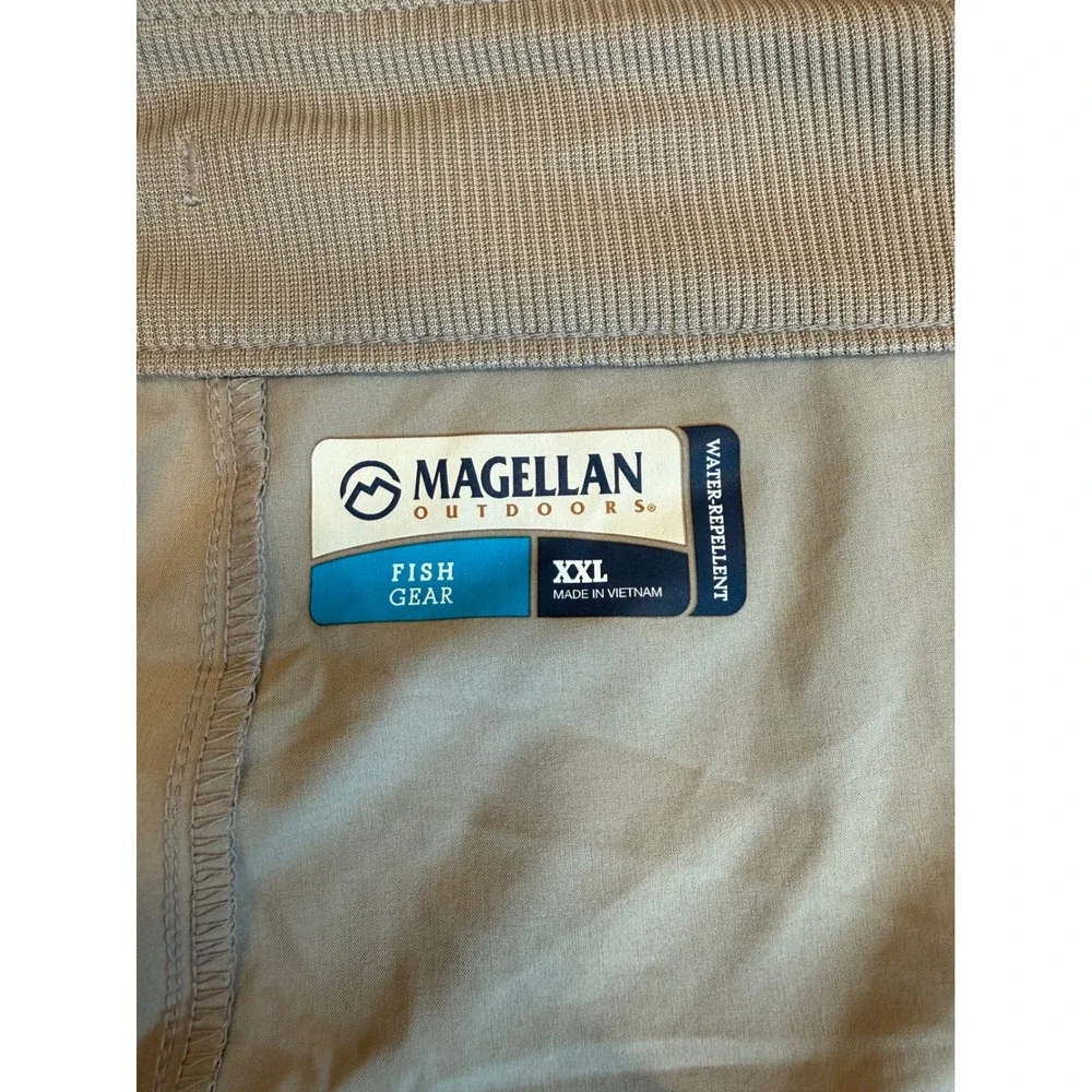 Magellan Outdoors Fish Gear Shorts Womens XXL Khaki Water Repellent Hiking Fish